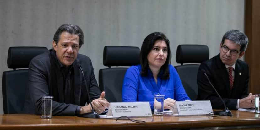 Ministros Haddad e Simone Tebet e o líder do governo no Congresso, Randolfe Rodrigues (Foto: Washington Costa/MPO) Ministros Haddad e Simone Tebet e o líder do governo no Congresso, Randolfe Rodrigues (Foto: Washington Costa/MPO)