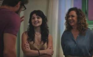 Hélio (Rafael Vitti), Petra (Debora Ozório) e Agatha (Eliane Giardini) na novela Terra e Paixão (Foto: Reprodução / Globo) Hélio (Rafael Vitti), Petra (Debora Ozório) e Agatha (Eliane Giardini) na novela Terra e Paixão (Foto: Reprodução / Globo)