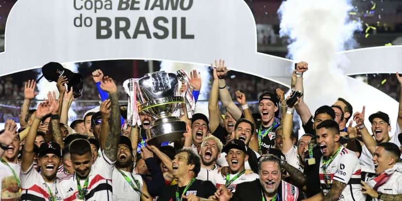 São Paulo FC comemorando a Copa do Brasil - (Foito: Internet) São Paulo FC comemorando a Copa do Brasil - (Foito: Internet)