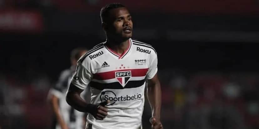 Nikão não vem sendo aproveitado (Foto: Rubens Chiri/Saopaulofc.net) Nikão não vem sendo aproveitado (Foto: Rubens Chiri/Saopaulofc.net)