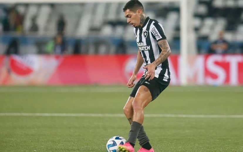 Hugo renova contrato até 2026 com o Botafogo (Foto: Divulgação) Hugo renova contrato até 2026 com o Botafogo (Foto: Divulgação)