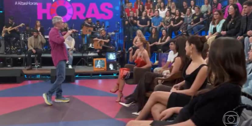 Marina Ruy Barbosa conversando com Serginho Groisman no Altas Horas Marina Ruy Barbosa conversando com Serginho Groisman no Altas Horas