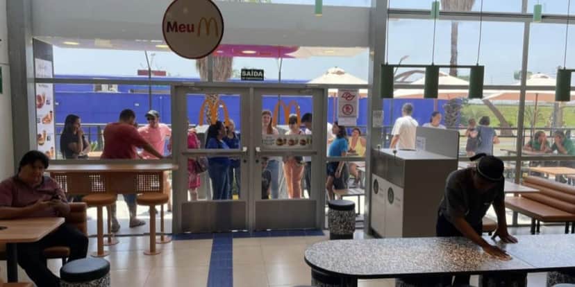 Grande público na inauguração da unidade do McDonald's em Andradina (Foto: Reprodução/ Internet) Grande público na inauguração da unidade do McDonald's em Andradina (Foto: Reprodução/ Internet)