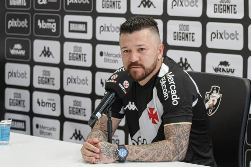 Rossi sofre com lesão e vai desfalcar o Vasco (Foto: Divulgação) Rossi sofre com lesão e vai desfalcar o Vasco (Foto: Divulgação)