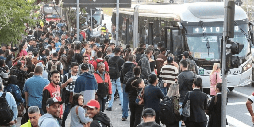 Greve de ônibus (Reprodução/Internet) Greve de ônibus (Reprodução/Internet)