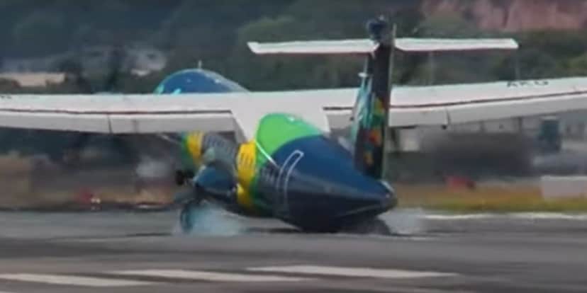 Avião da Azul (Foto: Reprodução / YouTube Papa Charlie Golf) Avião da Azul (Foto: Reprodução / YouTube Papa Charlie Golf)