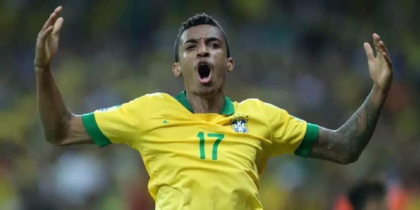 Luiz Gustavo na seleção Brasileira (Foto: Reprodução/ Internet) Luiz Gustavo na seleção Brasileira (Foto: Reprodução/ Internet)