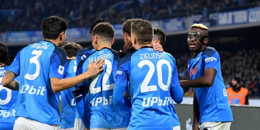 Parte do elenco do Napoli em campo - Foto: Internet Parte do elenco do Napoli em campo - Foto: Internet