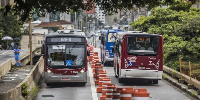 Ônibus (Foto: Reprodução / Futura Press/Estadão Conteúdo) Ônibus (Foto: Reprodução / Futura Press/Estadão Conteúdo)