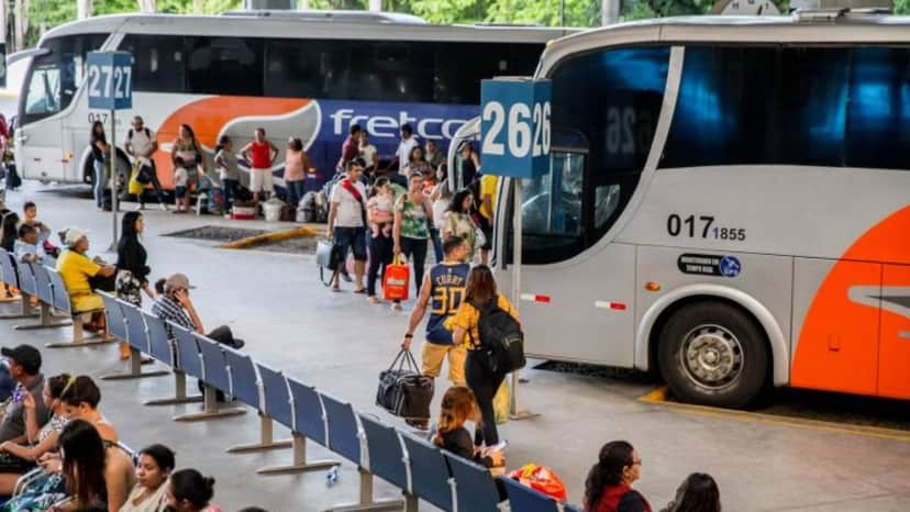 Rodoviária com pessoas e ônibus (Foto: Reprodução, Diário do Nordeste) Rodoviária com pessoas e ônibus (Foto: Reprodução, Diário do Nordeste)