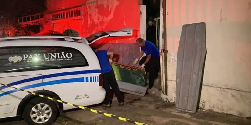 Homem é morto e enterrado em cova no quintal de casa - Foto: Adriano Fernandes Homem é morto e enterrado em cova no quintal de casa - Foto: Adriano Fernandes