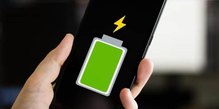 Bateria completamente cheia pode reduzir a vida útil do celular (Reprodução: Internet) Bateria completamente cheia pode reduzir a vida útil do celular (Reprodução: Internet)