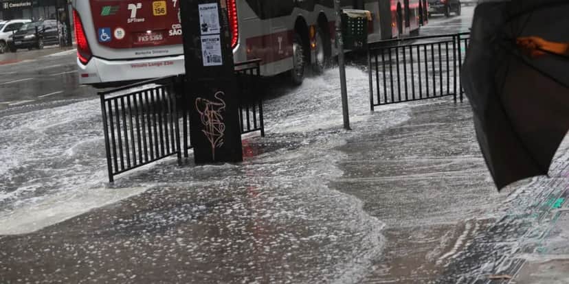 Chuva forte em São Paulo hoje já ligou alerta aos moradores (Reprodução: Internet) Chuva forte em São Paulo hoje já ligou alerta aos moradores (Reprodução: Internet)