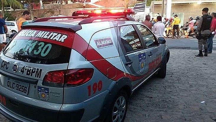 Homem mata o irmão com faca e se esconde na casa da mãe (Foto: Reprodução/ Internet) Homem mata o irmão com faca e se esconde na casa da mãe (Foto: Reprodução/ Internet)
