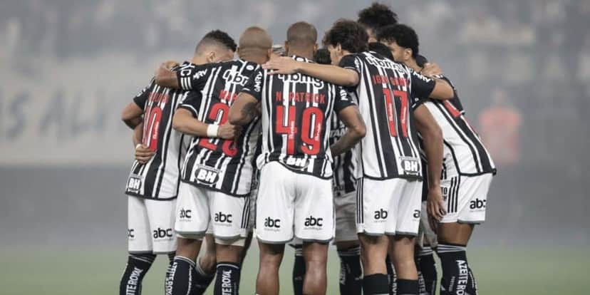 O jogador saiu muito irritado de campo, após ser expulso quase que no último lance da partida e ameaçou deixar o Brasil no fim do Brasileirão 2023 - (Foto: Internet) O jogador saiu muito irritado de campo, após ser expulso quase que no último lance da partida e ameaçou deixar o Brasil no fim do Brasileirão 2023 - (Foto: Internet)