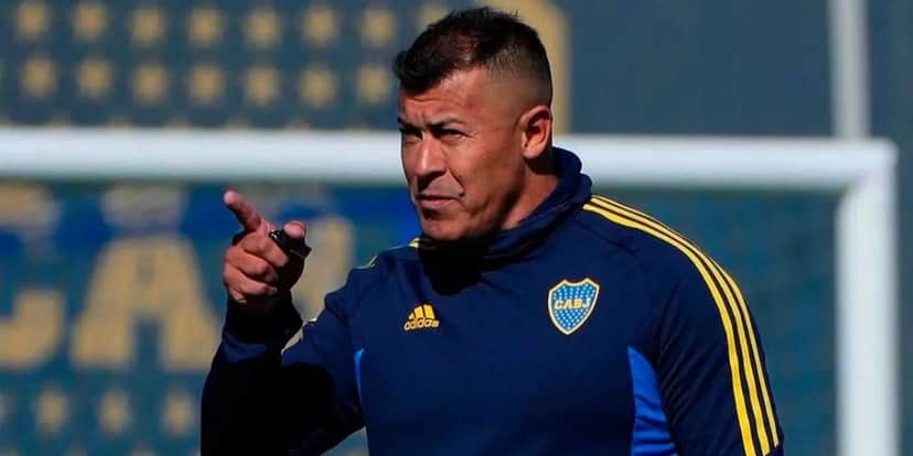 Jorge Almirón pediu demissão do seu cargo após o vice campeonato continental - (Foto: Internet) Jorge Almirón pediu demissão do seu cargo após o vice campeonato continental - (Foto: Internet)