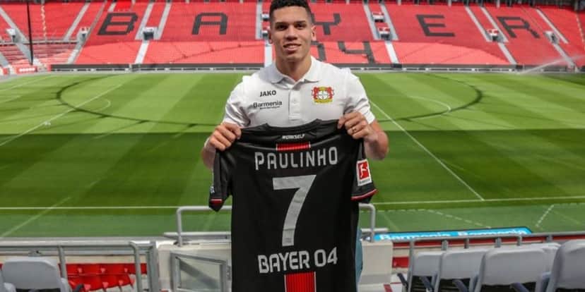 Paulinho no Bayer Leverkusen - (Foto: Internet) Paulinho no Bayer Leverkusen - (Foto: Internet)