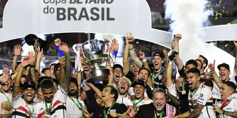 São Paulo foi campeão da Copa do Brasil - (Foto: Internet) São Paulo foi campeão da Copa do Brasil - (Foto: Internet)