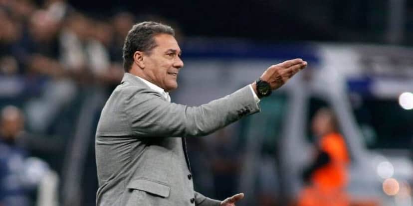 Retorno triunfal de Luxemburgo acaba de ter confirmação em gigante da série A nesta segunda (13) - (Foto: Internet) Retorno triunfal de Luxemburgo acaba de ter confirmação em gigante da série A nesta segunda (13) - (Foto: Internet)