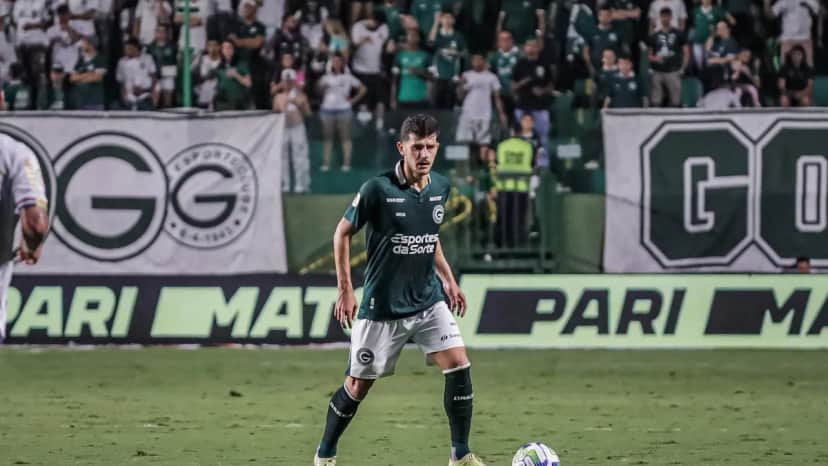 Hugo pode assinar com o Corinthians após fim de contrato com o Goiás (Foto: Divulgação) Hugo pode assinar com o Corinthians após fim de contrato com o Goiás (Foto: Divulgação)