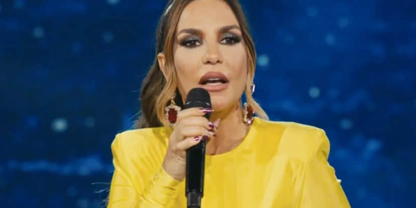 Ivete Sangalo interrompe show e se revolta com mulher de cima do palco (Foto: Reprodução/ Internet) Ivete Sangalo interrompe show e se revolta com mulher de cima do palco (Foto: Reprodução/ Internet)