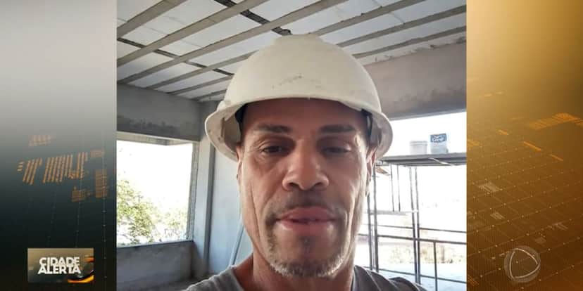 O rapaz não sabia que fazia parte de um triângulo amoroso (Reprodução: Record) O rapaz não sabia que fazia parte de um triângulo amoroso (Reprodução: Record)