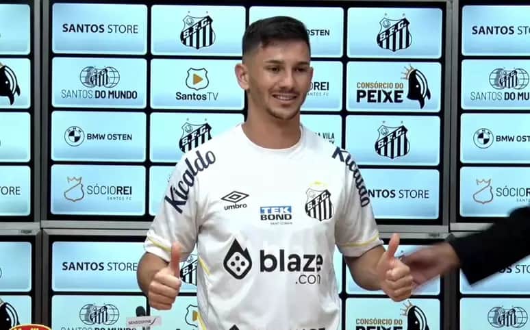 Maxi Silveira pode renovar com o Santos na próxima temporada (Foto: Divulgação) Maxi Silveira pode renovar com o Santos na próxima temporada (Foto: Divulgação)
