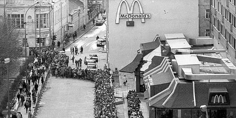 Chegada do McDonald's à Rússia teve filas quilométricas (Foto: Reprodução/Folha) Chegada do McDonald's à Rússia teve filas quilométricas (Foto: Reprodução/Folha)