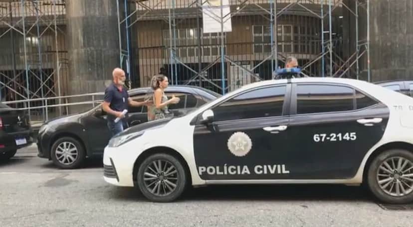 Mulher é presa após tentar matar pessoas com bombons envenenados (Foto: Reprodução, CNH) Mulher é presa após tentar matar pessoas com bombons envenenados (Foto: Reprodução, CNH)