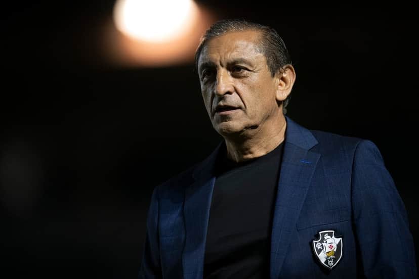 Ramón Diaz recebe boa notícia no Vasco (Foto: Divulgação) Ramón Diaz recebe boa notícia no Vasco (Foto: Divulgação)