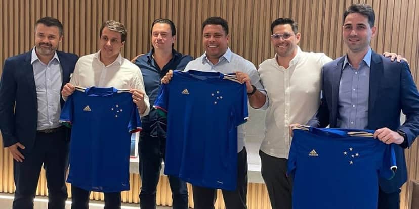 Ronaldo se tornou dono do Cruzeiro, mas está sendo contestado pela torcida (Reprodução: Internet) Ronaldo se tornou dono do Cruzeiro, mas está sendo contestado pela torcida (Reprodução: Internet)