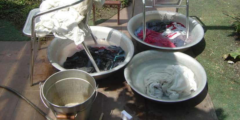 É necessário deixar as roupas de molho por 24 horas (Reprodução: Internet) É necessário deixar as roupas de molho por 24 horas (Reprodução: Internet)