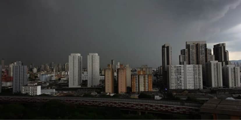 Mais de 1 milhão de pessoas ficaram sem luz em São Paulo (Reprodução: Internet) Mais de 1 milhão de pessoas ficaram sem luz em São Paulo (Reprodução: Internet)