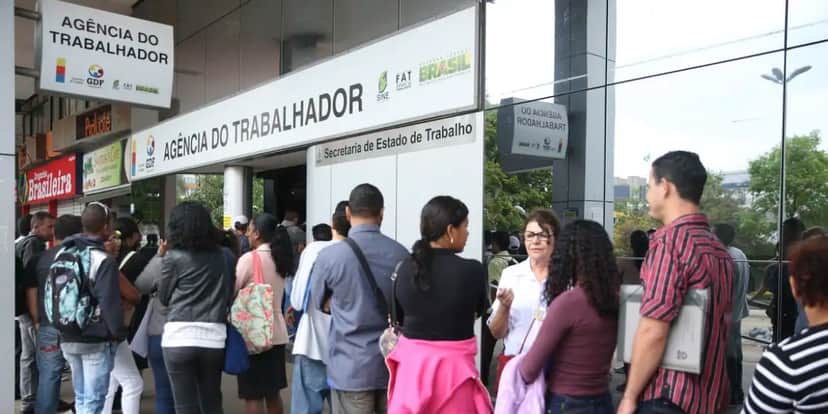 Fila para solicitar seguro-desemprego (Foto: José Cruz/Agência Brasil) Fila para solicitar seguro-desemprego (Foto: José Cruz/Agência Brasil)