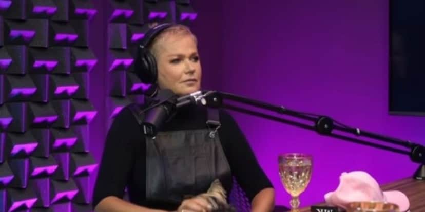 Xuxa Meneghel em sua participação no Papagaio Falante (Reprodução: Youtube) Xuxa Meneghel em sua participação no Papagaio Falante (Reprodução: Youtube)