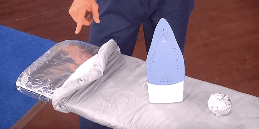 Papel alumínio na tábua de passar roupa (Reprodução/Internet) Papel alumínio na tábua de passar roupa (Reprodução/Internet)