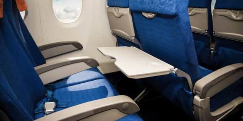 Bandeja do avião (Reprodução/Internet) Bandeja do avião (Reprodução/Internet)