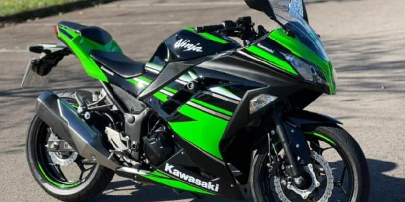 Modelo da moto KAWASAKI NINJA 300 2018 - Foto: Internet Modelo da moto KAWASAKI NINJA 300 2018 - Foto: Internet