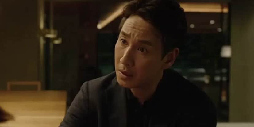 Lee Sun-kyun em Parasita (Foto: Reprodução / CJ Entertainment) Lee Sun-kyun em Parasita (Foto: Reprodução / CJ Entertainment)