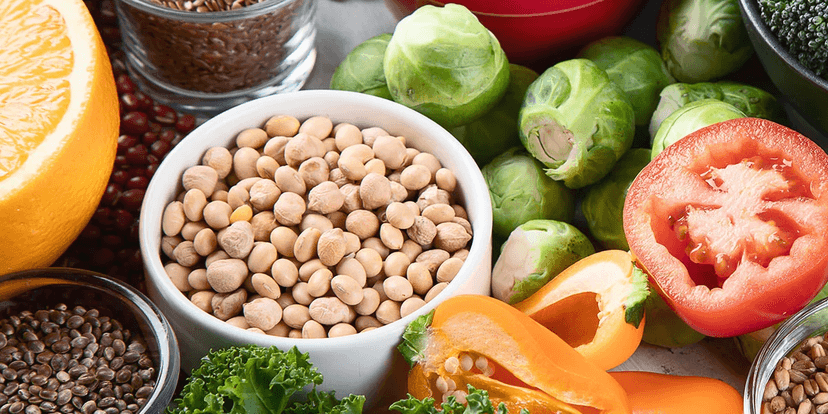 Uma alimentação saudável é a chave para manter cabelos e unhas saudáveis (Foto Reprodução/Freepik) Uma alimentação saudável é a chave para manter cabelos e unhas saudáveis (Foto Reprodução/Freepik)