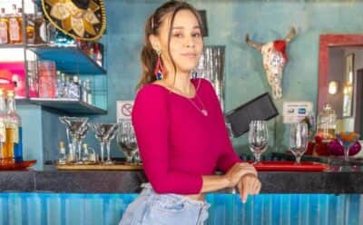 Berenice (Thati Lopes) em Terra e Paixão: vigarista confessará que entregou rival para ex-amante (Foto: Reprodução / Globo) Berenice (Thati Lopes) em Terra e Paixão: vigarista confessará que entregou rival para ex-amante (Foto: Reprodução / Globo)