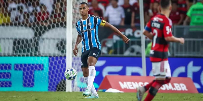 Bruno Alves é zagueiro (Foto: Lucas Uebel/Grêmio) Bruno Alves é zagueiro (Foto: Lucas Uebel/Grêmio)