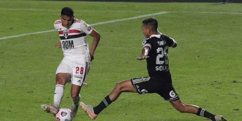 O atacante teve uma passagem pelo São Paulo, mas não foi marcante (Reprodução: Internet) O atacante teve uma passagem pelo São Paulo, mas não foi marcante (Reprodução: Internet)