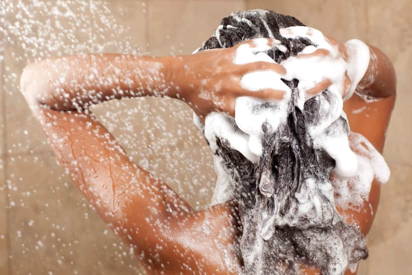 Cabelo sendo lavado (Foto: Divulgação) Cabelo sendo lavado (Foto: Divulgação)