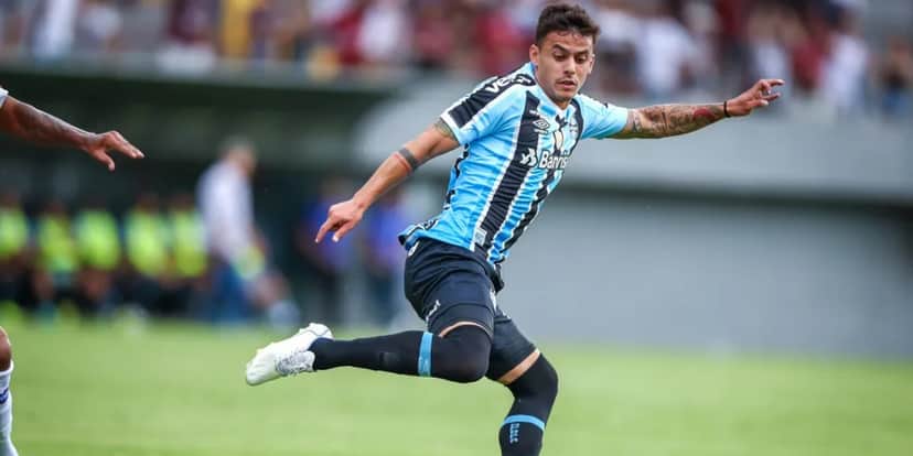 Felipe Carballo é meio-campista (Foto: Lucas Uebel/Grêmio) Felipe Carballo é meio-campista (Foto: Lucas Uebel/Grêmio)
