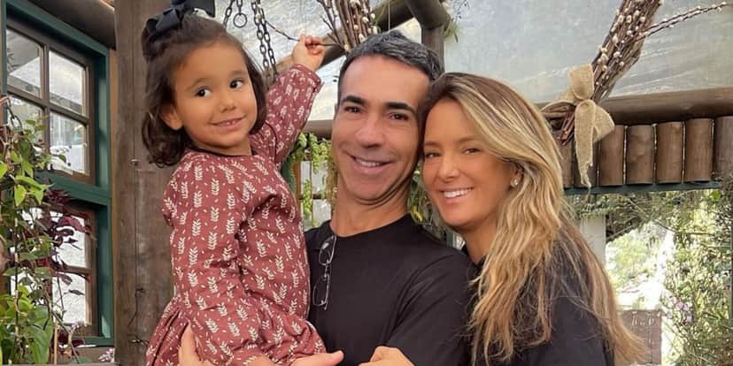 Cesar Tralli com Ticiane Pinheiro e a pequena Manuella (Foto: Reprodução/Instagram) Cesar Tralli com Ticiane Pinheiro e a pequena Manuella (Foto: Reprodução/Instagram)