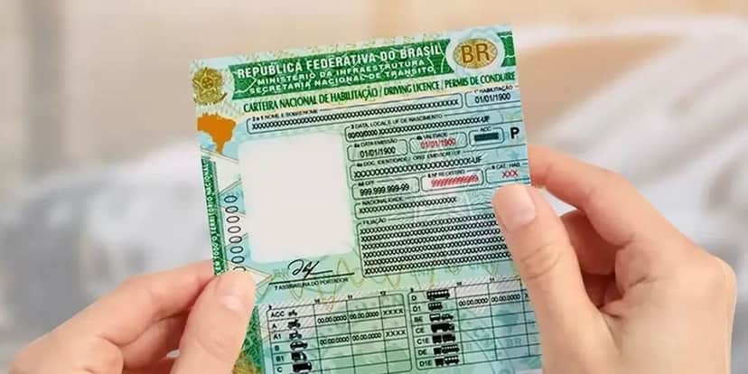 CNH é um dos documentos necessários para conduzir um veículo (Reprodução: Internet) CNH é um dos documentos necessários para conduzir um veículo (Reprodução: Internet)