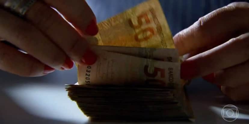 Cesar Tralli revelou dinheiro esquecido em bancos (Foto: Reprodução/TV Globo) Cesar Tralli revelou dinheiro esquecido em bancos (Foto: Reprodução/TV Globo)