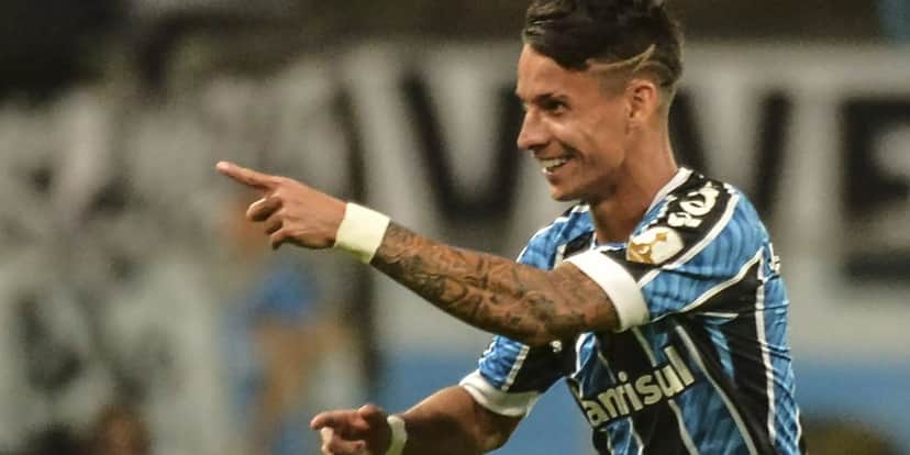 Ceni e Bahia imparáveis: Novo milionário arranca estrela das mãos do SP pra jogar com Everton Ribeiro em 2024 - (Foto: Internet) Ceni e Bahia imparáveis: Novo milionário arranca estrela das mãos do SP pra jogar com Everton Ribeiro em 2024 - (Foto: Internet)
