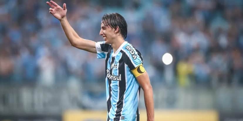 Geromel é zagueiro (Foto: Lucas Uebel/Grêmio) Geromel é zagueiro (Foto: Lucas Uebel/Grêmio)